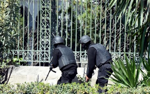 ارتفاع عدد القتلى في الهجوم الإرهابي بتونس إلى 19 .