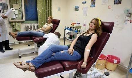  تونسيات يتبرعن بالدم لضحايا 