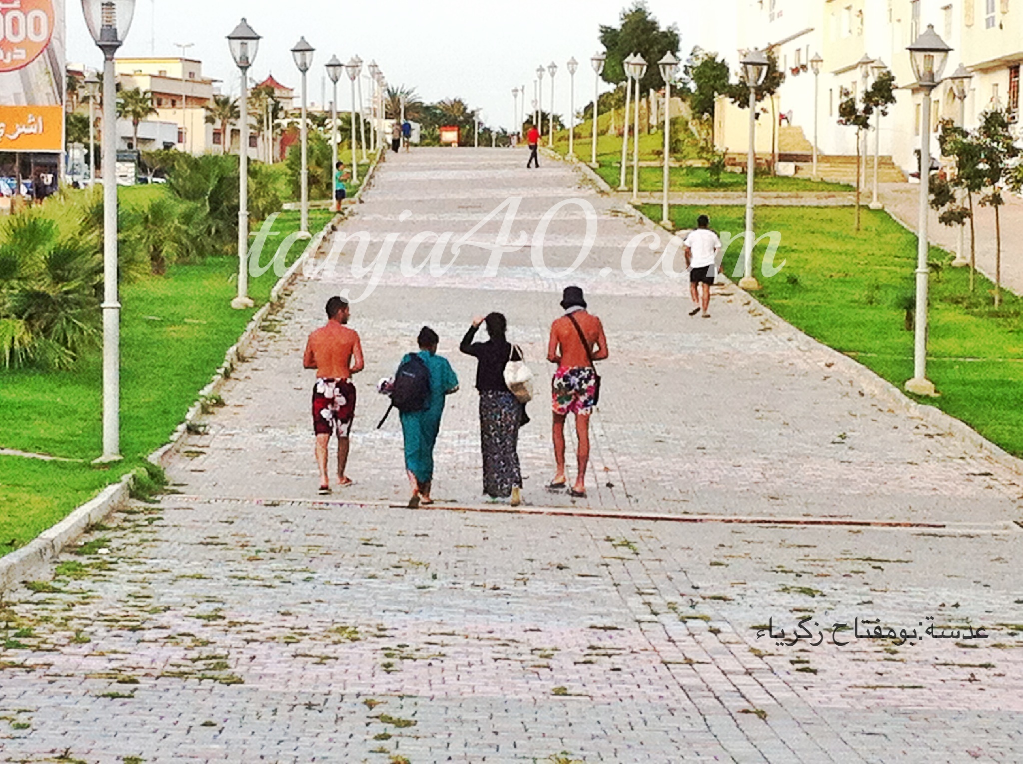 شباب يتعرون في شوارع طنجة 