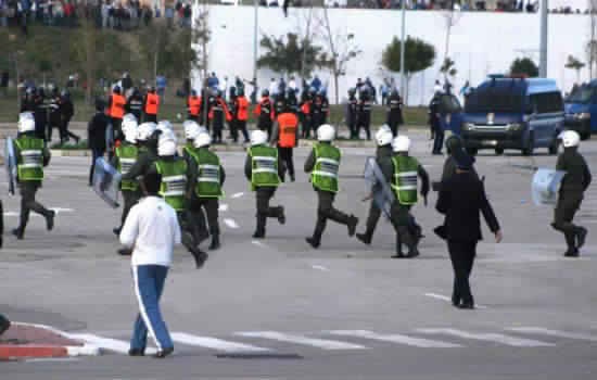 طلاق سراح 17 قاصرًا و الإبقاء على 4 آخرين في سجن طنجة بسبب أحداث مباراة الدربي