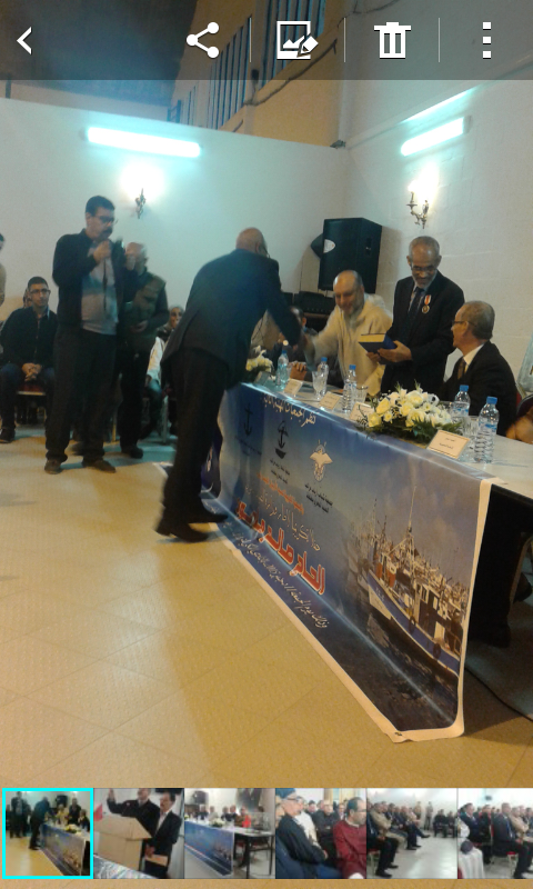 طنجة : الجمعيات البحرية تكرم أحد أطر وزارة الصيد .