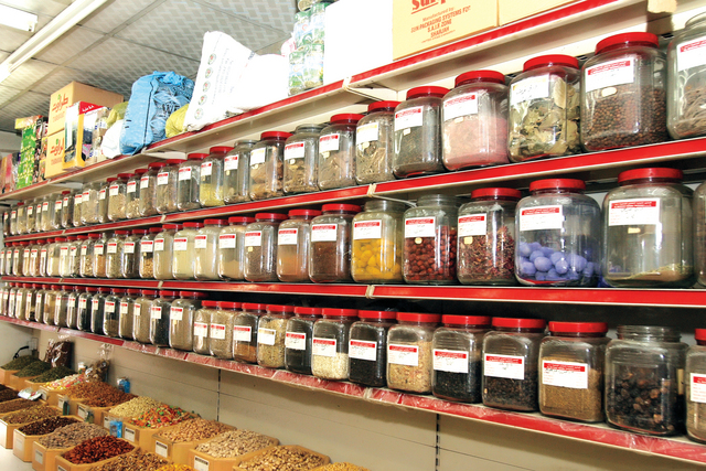 ضعف العرض الصحي يشجع الإقبال على التداوي بالأعشاب الطبيعية