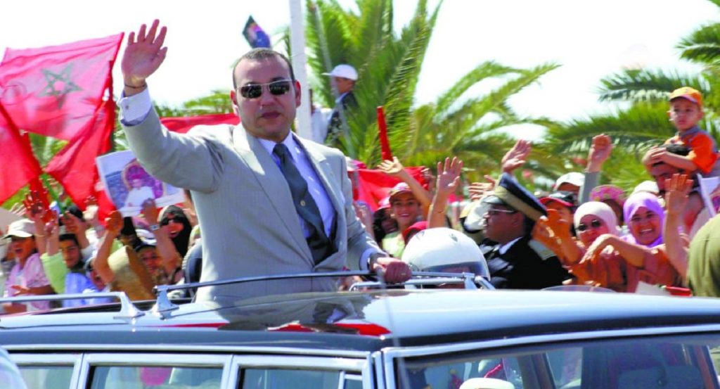 الملك يغادر تطوان في اتجاه الرباط التي سيلقي منها خطاب ثورة الملك والشعب وسيقضي بها عيد الأضحى