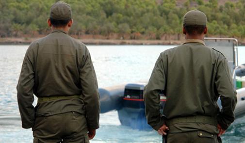 ايقاف عنصر من القوات المساعدة بالعرائش لتورطه في تسهيل عمليات الهجرة السرية