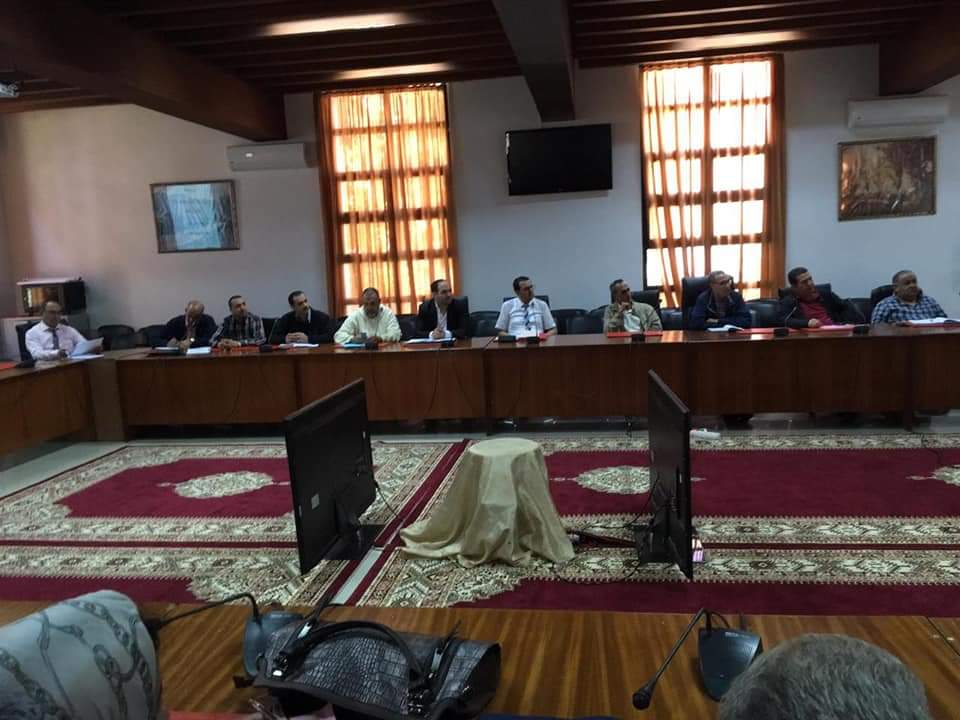 تطوان :  عقد اجتماع حول تحسين جودة خدمات الداخليات والمطاعم المدرسية بالأكاديمية الجهوية للتربية والتكوين  !؟