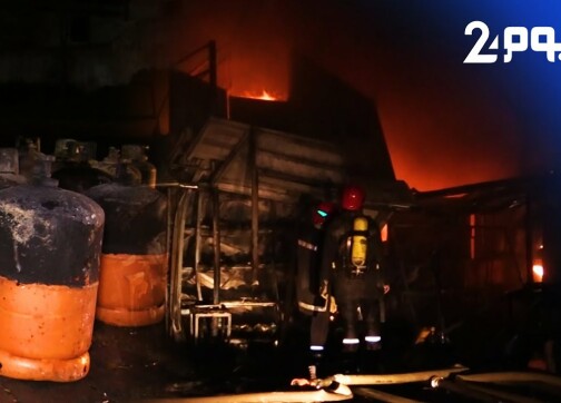 خلف خسائر مادية.. حريق كبير يأتي على مصنع للنسيج في طنجة 