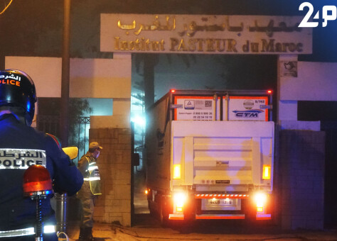 لحظة وصول الشحنة الأولى من اللقاح الصيني “سينوفارم” إلى طنجة 