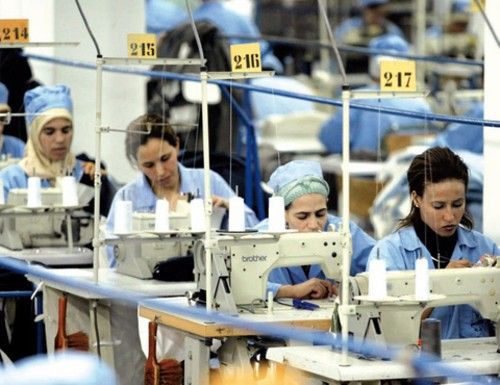 مطالب بإعطاء الأولوية لتلقيح الأجراء والطبقة العاملة تفاديا لبؤر مهنية وبائية جديدة
