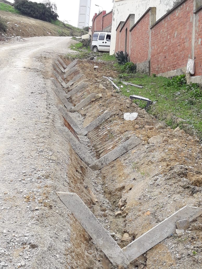 جماعة البحراويين (طنجة) : عائلة متضررة تناشد السيد الوالي لوقف الأشغال فوق أرضها المحفظة !؟