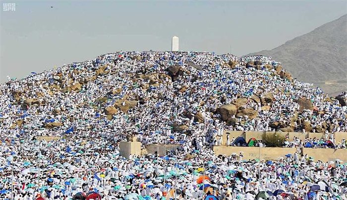 حجاج الرحمان يتوافدون على صعيد عرفة 