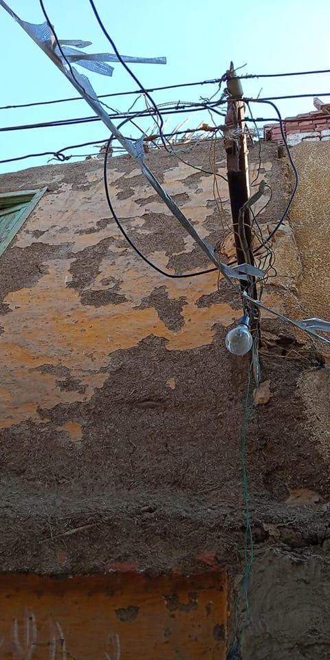 مواطنون بالحسيمة والنواحي  يشتكون من خطر الأسلاك الكهربائية العارية