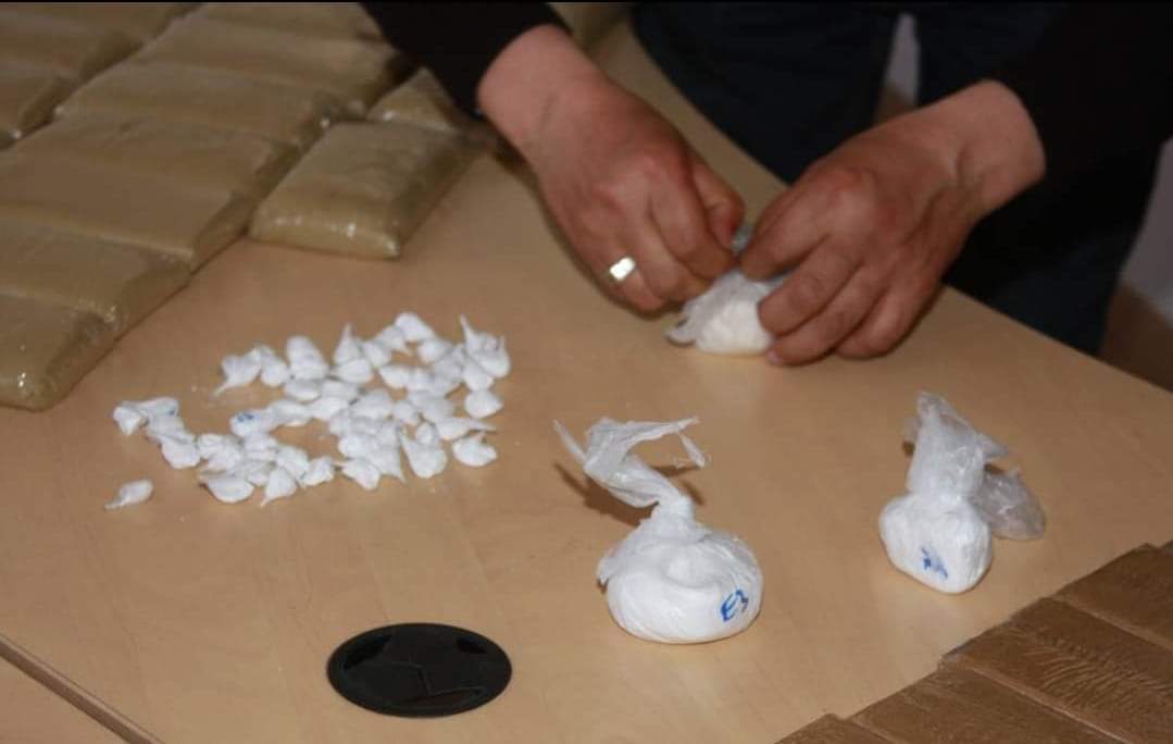 ميسور : توقيف شخصين متلبسين بحيازة 410 غراما من مخدر الكوكايين ومعدات تستخدم في استهلاك مخدر البوفا