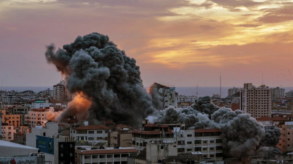 مقتل  313 فلسطينيا في غارات جوية للطيران الحربي الإسرائيلي 
