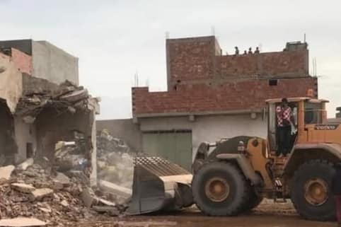 الناظور : الجرافات تقدم على هدم منازل لتمديد خطوط السكك الحديدية!