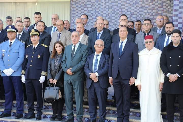 الحسيمة: عامل الإقليم يشرف على توزيع حافلات النقل المدرسي