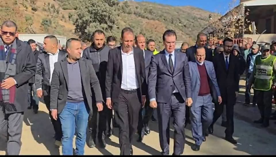 عامل اقليم الحسيمة يتفقد أشغال إعادة بناء طريق  خلالفة -إساكن