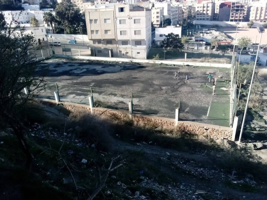 ملاعب القرب بالحسيمة.. وعود متكررة وتأجيل مستمر!