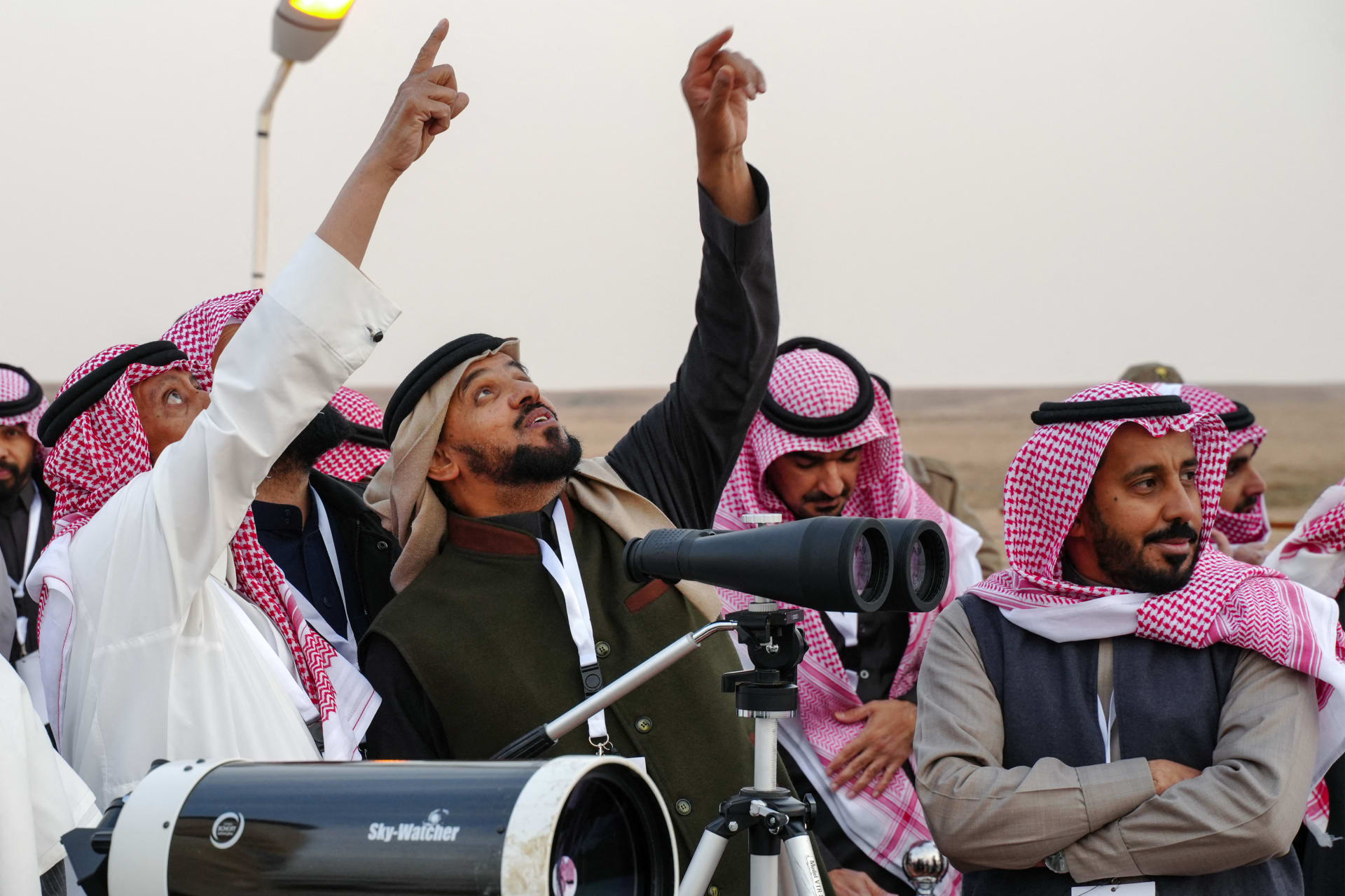 السعودية تتحرى رؤية هلال شهر شوال 