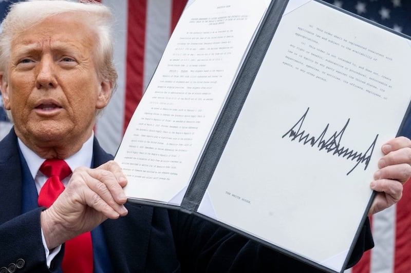 الرئيس الفرنسي: رسوم ترامب قرار جائر!