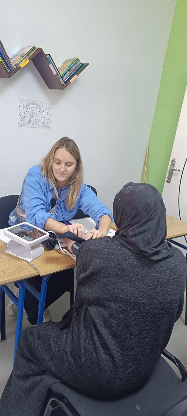 قافلة طبية بلجيكية تحل بجماعة بني عمارت!