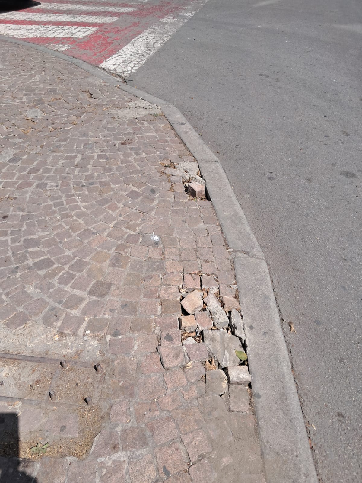 أرصفة الوالي اليعقوبي الحجرية بطنجة! 