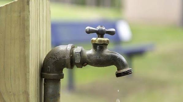  انقطاع الماء الصالح للشرب يثير استياء ساكنة حي عنحي الشعبي ببني بوعياش!