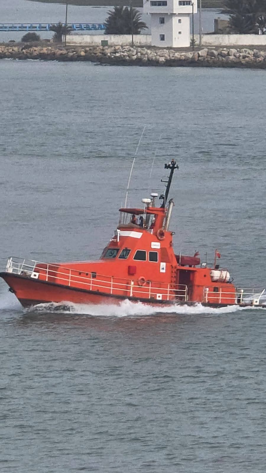 العرائش: استنفار أمني بعد غرق طلبة بالمعهد البحري بشاطئ “الصخرة”