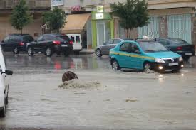 طنجة في مرمى السيول: استعدادات رسمية تتصادم مع تاريخ من الإخفاقات في مواجهة الأمطار