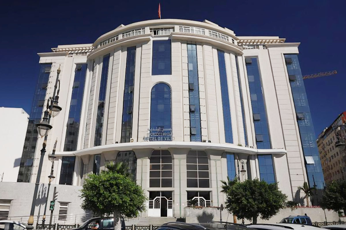 بعد حكم قضائي قاسٍ: أرض سوق القرب تبتلع 3 ملايين درهم من خزينة طنجة.. والفاتورة قد تتفاقم!