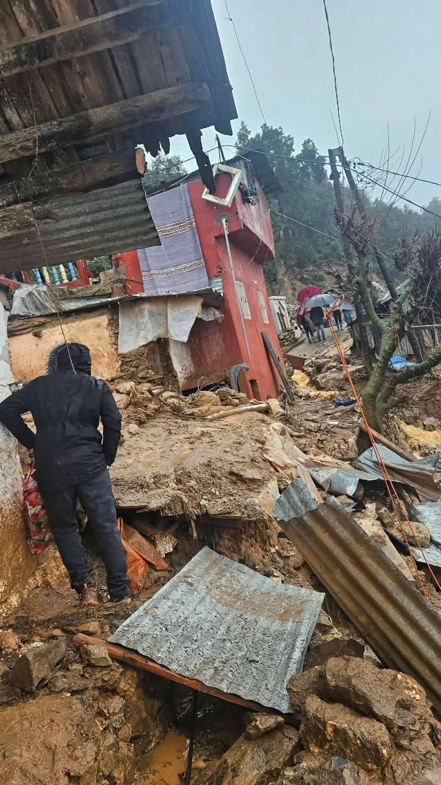 عاجل:  ساكنة تغزوت تناشد عامل إقليم الحسيمة التدخل الميداني لإنقاذ الساكنة!