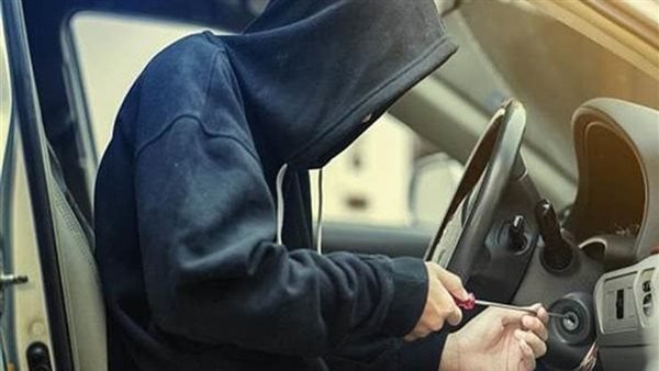 أمن طنجة يتمكن من توقيف شخص أقدم على سرقة سيارة رفقة شريك له ارتكبوا بها حادثة سير!